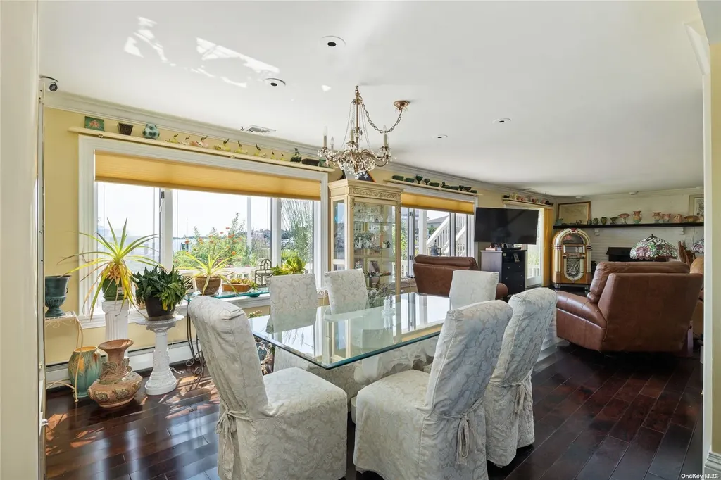84 New Point Amityville NY 11701
