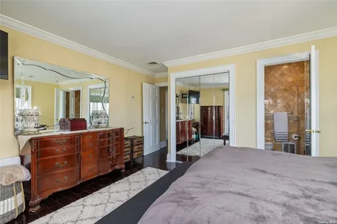 84 New Point Amityville NY 11701