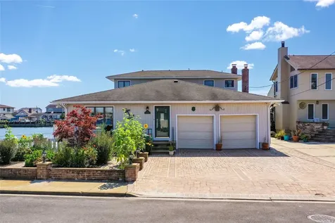 84 New Point Amityville NY 11701