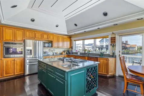 84 New Point Amityville NY 11701