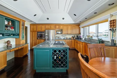 84 New Point Amityville NY 11701