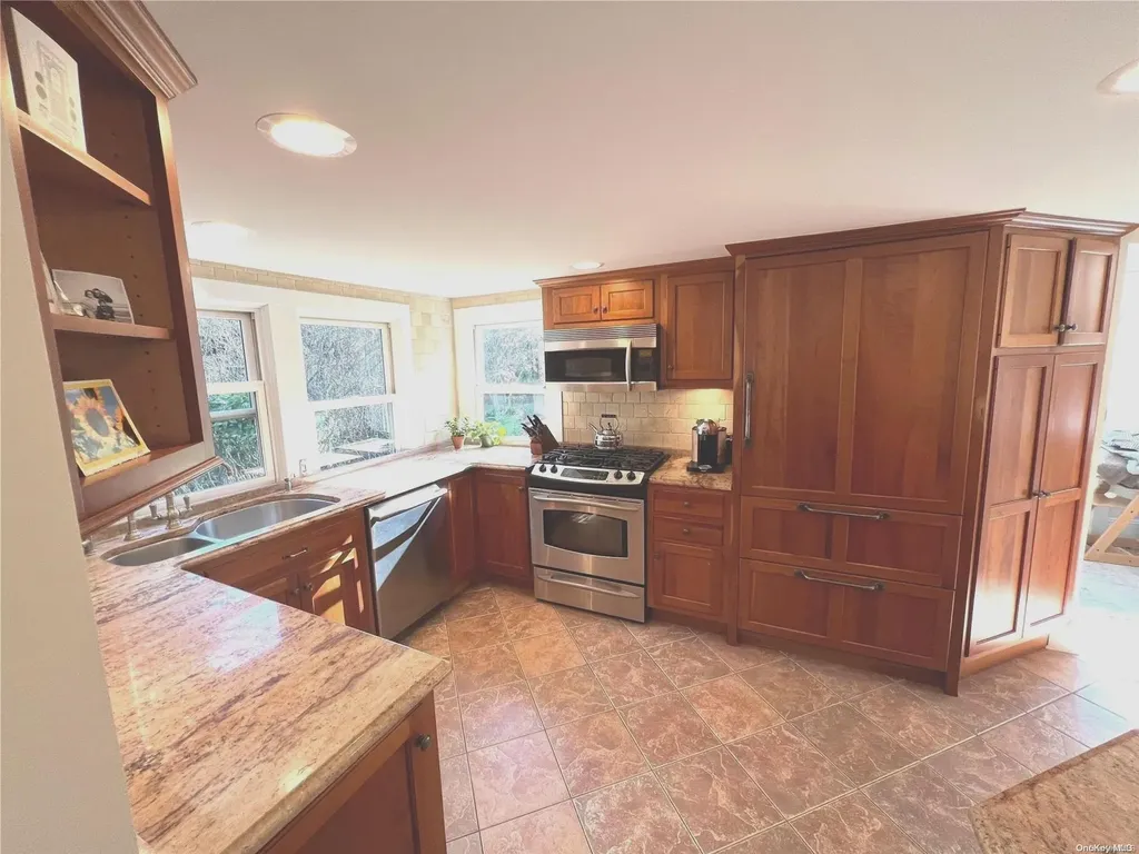 178 Harbor Road Stony Brook NY 11790