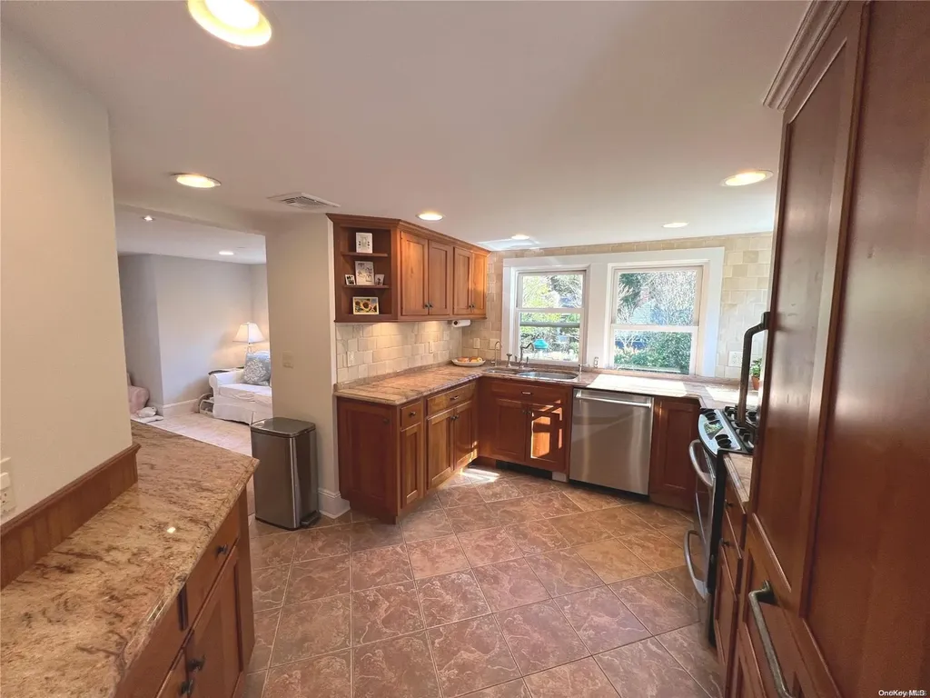 178 Harbor Road Stony Brook NY 11790