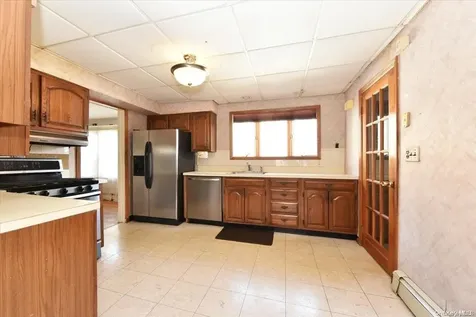 39 Walnut Avenue East East Farmingdale NY 11735