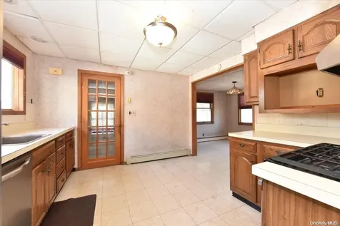 39 Walnut Avenue East East Farmingdale NY 11735