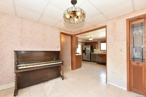 39 Walnut Avenue East East Farmingdale NY 11735