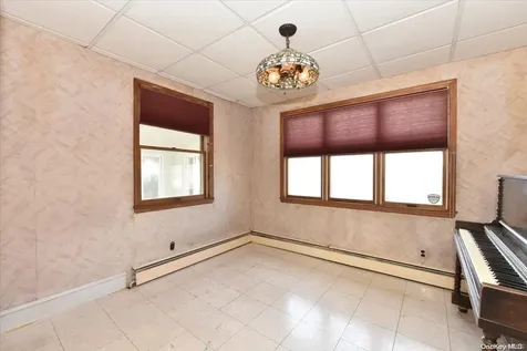 39 Walnut Avenue East East Farmingdale NY 11735