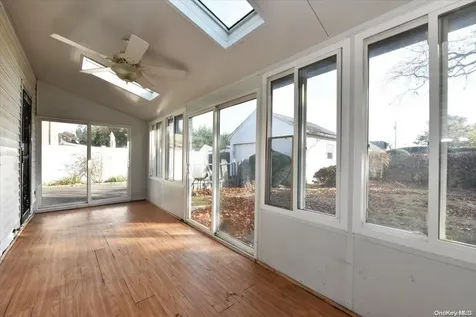 39 Walnut Avenue East East Farmingdale NY 11735