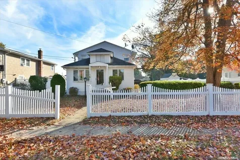 39 Walnut Avenue East East Farmingdale NY 11735