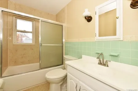 39 Walnut Avenue East East Farmingdale NY 11735