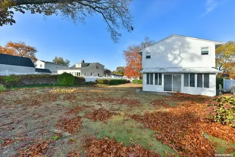 39 Walnut Avenue East East Farmingdale NY 11735