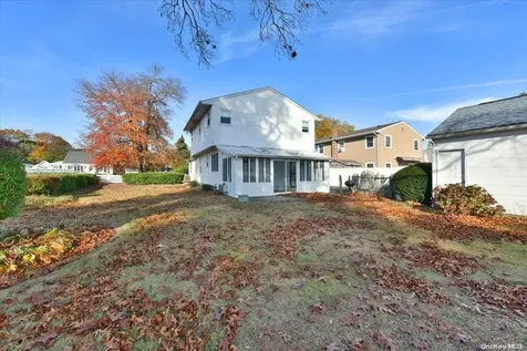 39 Walnut Avenue East East Farmingdale NY 11735