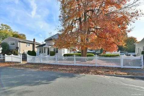 39 Walnut Avenue East East Farmingdale NY 11735