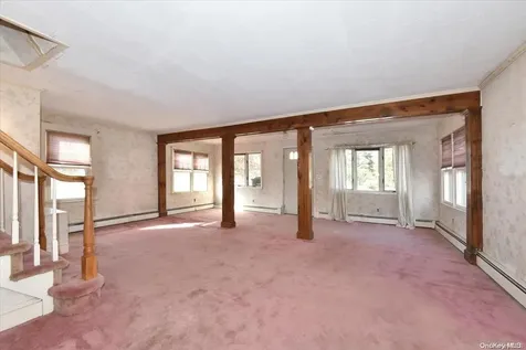 39 Walnut Avenue East East Farmingdale NY 11735