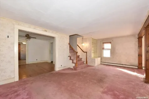 39 Walnut Avenue East East Farmingdale NY 11735