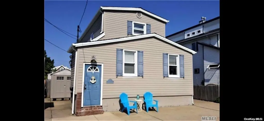 744 S 9th Street Lindenhurst NY 11757