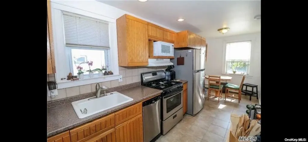 744 S 9th Street Lindenhurst NY 11757