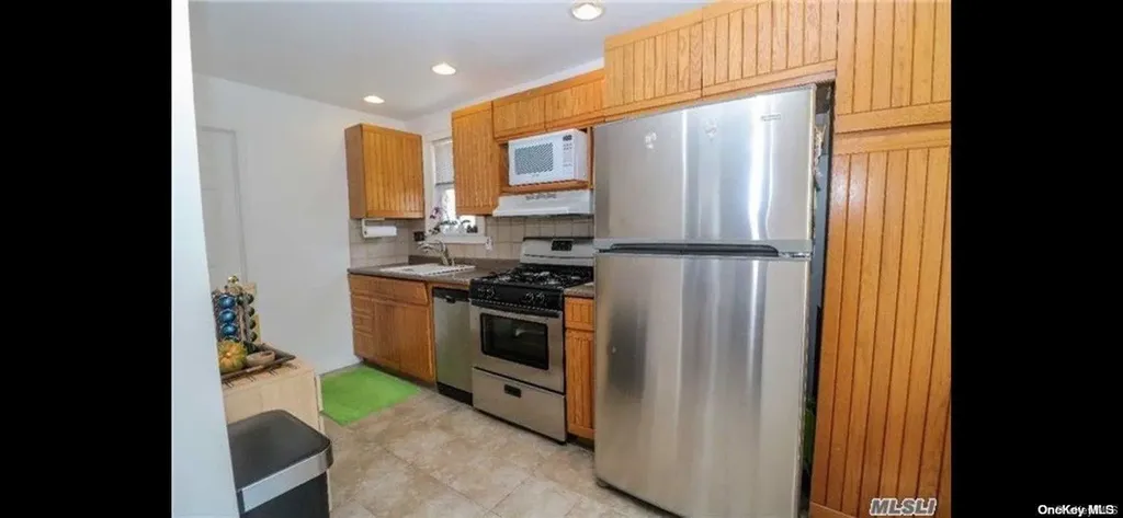 744 S 9th Street Lindenhurst NY 11757