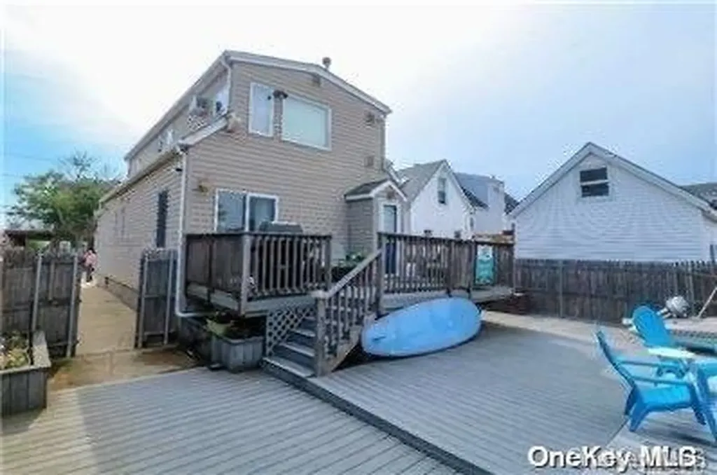 744 S 9th Street Lindenhurst NY 11757