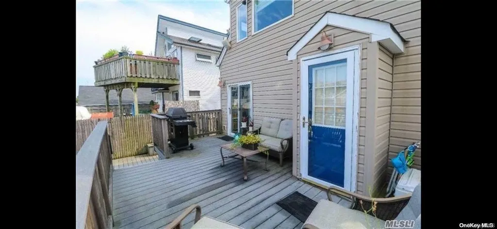 744 S 9th Street Lindenhurst NY 11757