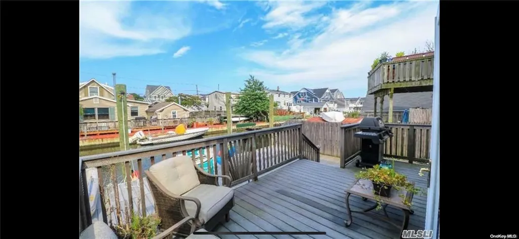 744 S 9th Street Lindenhurst NY 11757