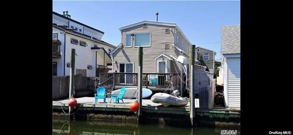 744 S 9th Street Lindenhurst NY 11757