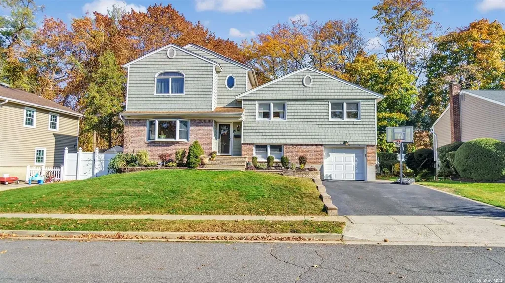 20 Eleanor Road Plainview NY 11803