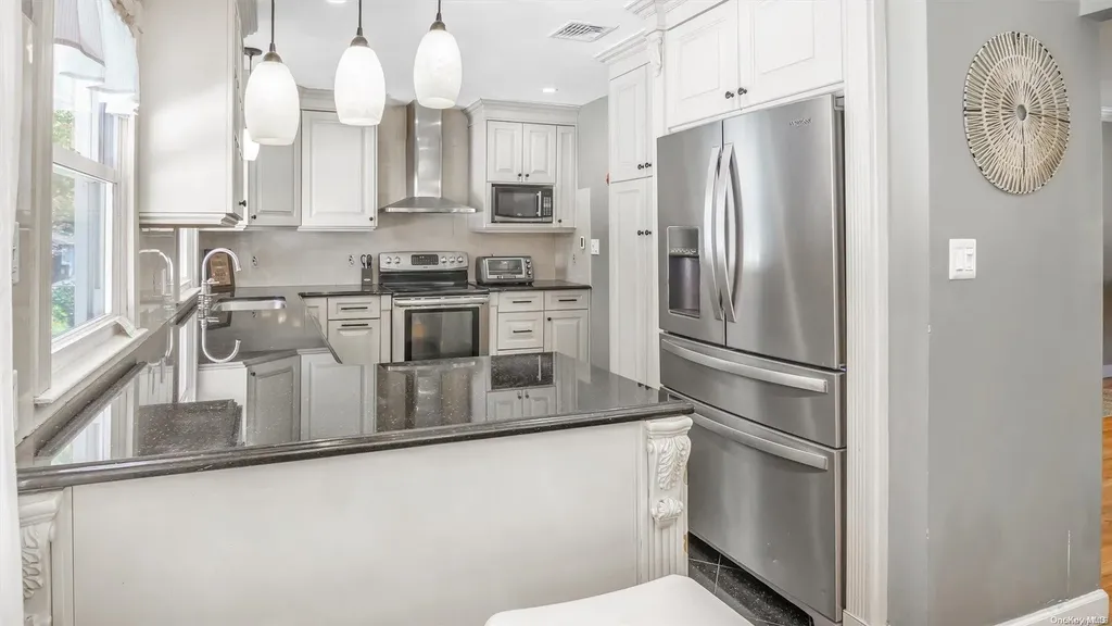 20 Eleanor Road Plainview NY 11803