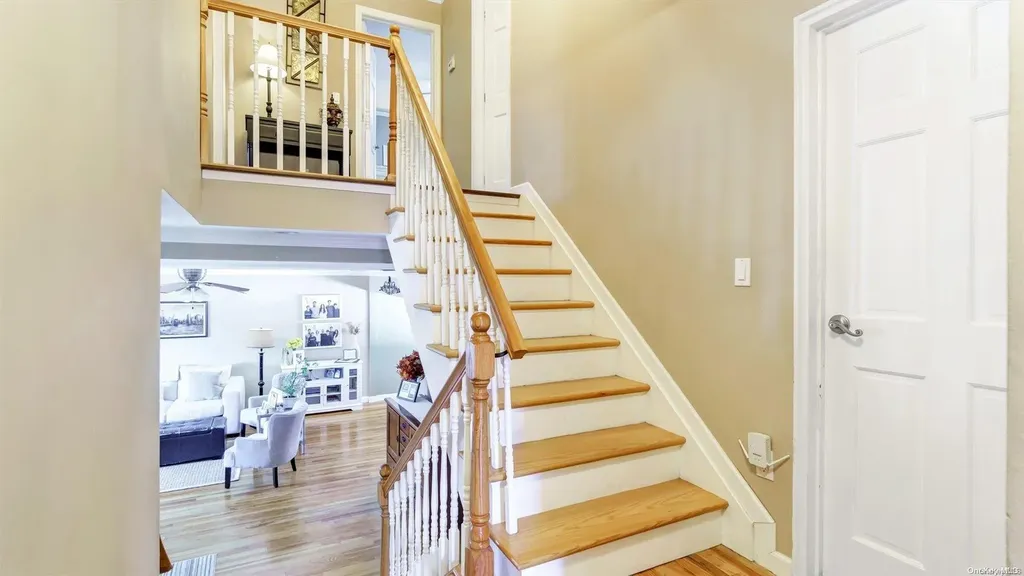 20 Eleanor Road Plainview NY 11803