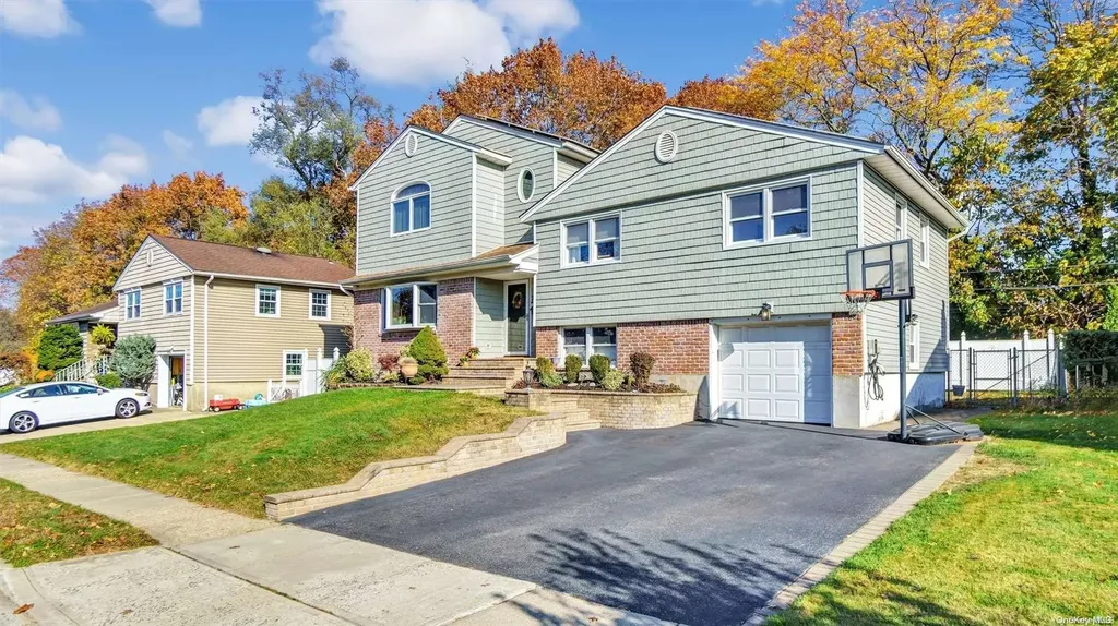 20 Eleanor Road Plainview NY 11803