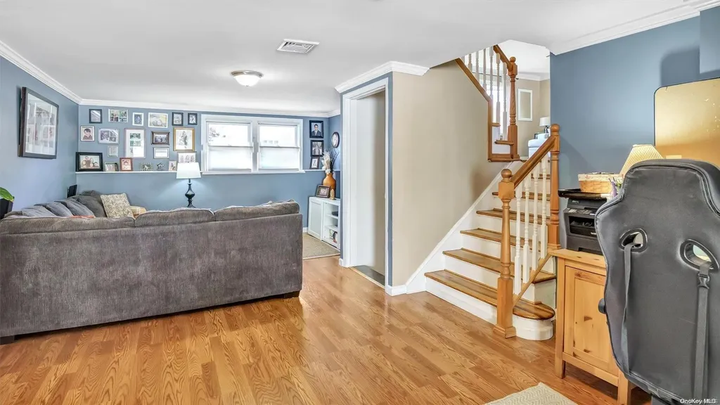 20 Eleanor Road Plainview NY 11803
