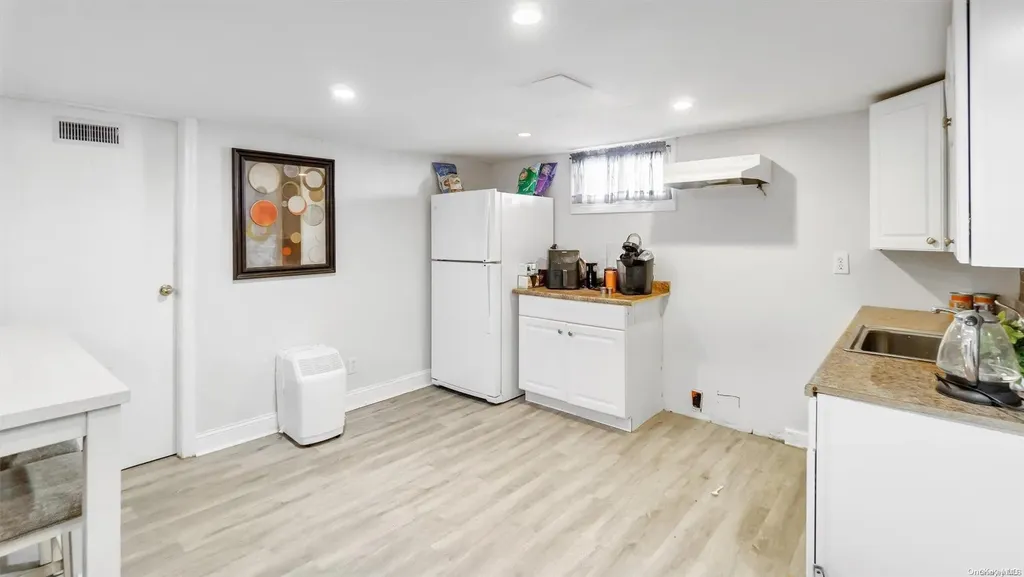 20 Eleanor Road Plainview NY 11803