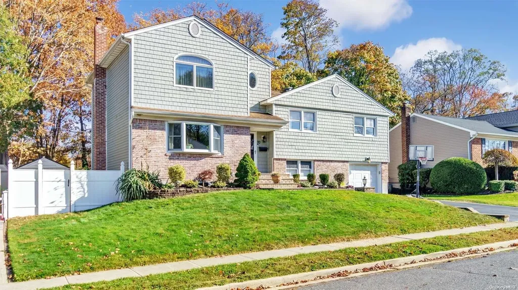 20 Eleanor Road Plainview NY 11803
