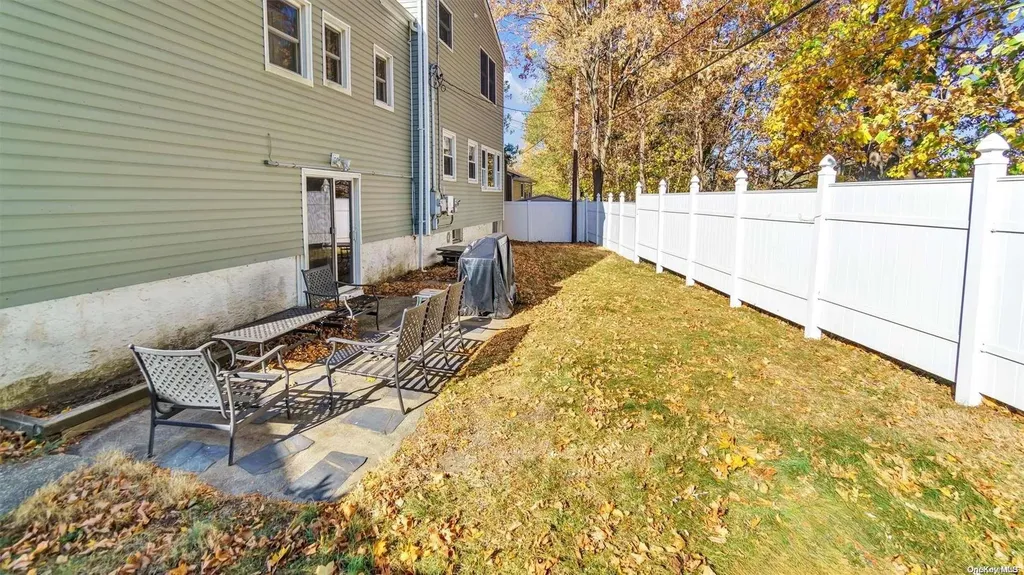 20 Eleanor Road Plainview NY 11803