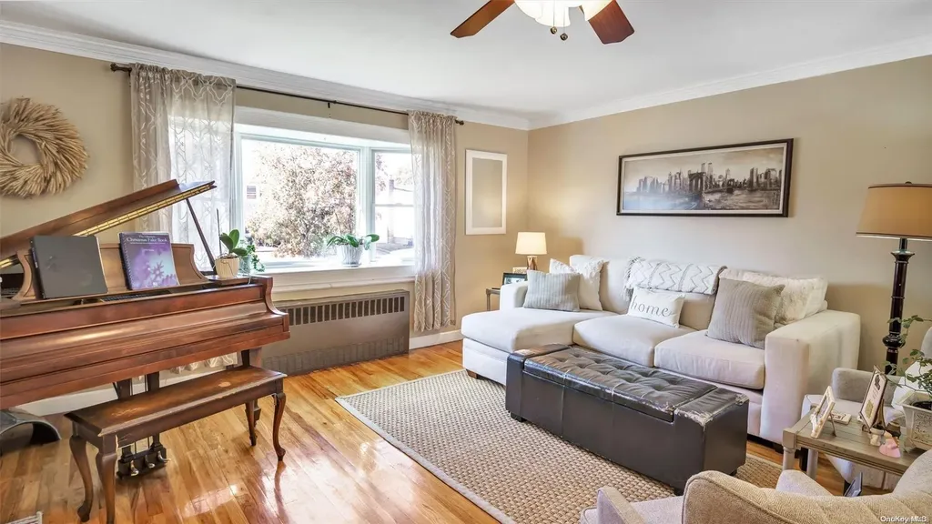 20 Eleanor Road Plainview NY 11803