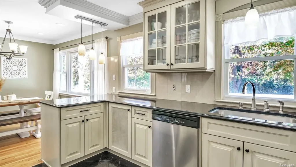20 Eleanor Road Plainview NY 11803