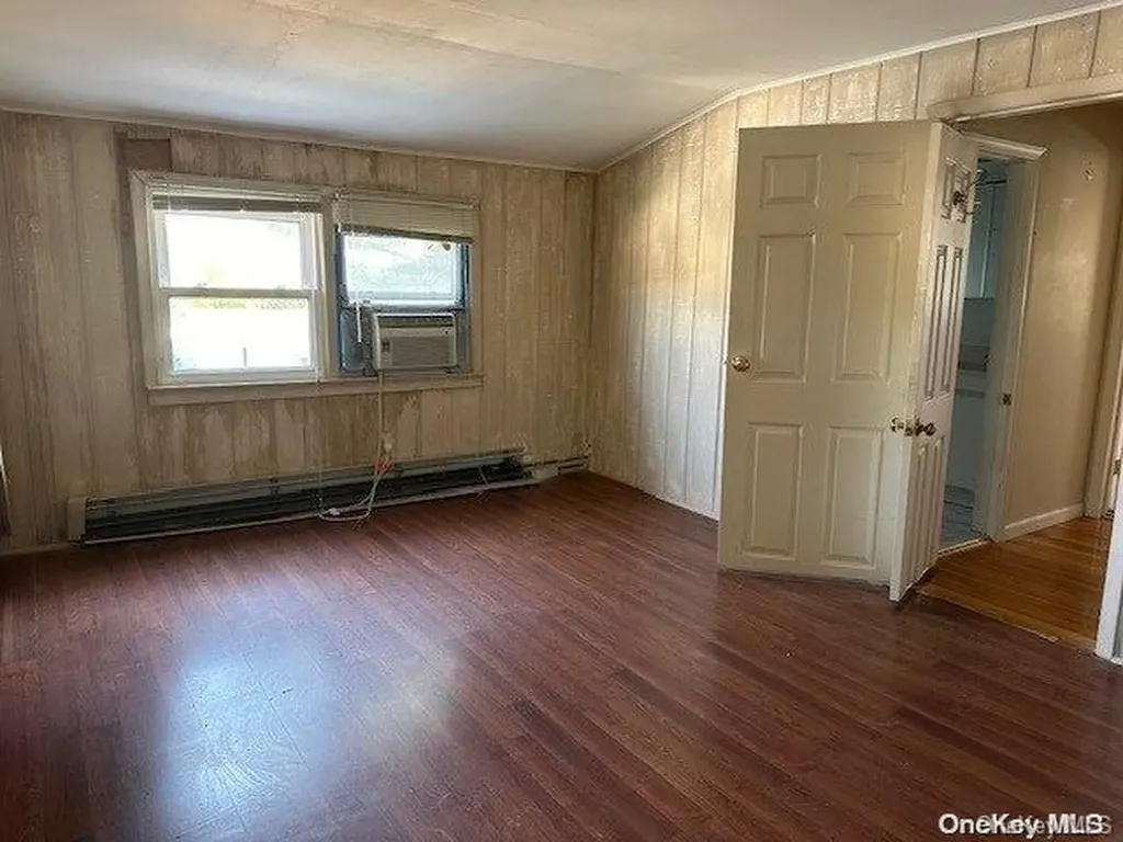 37 Gladstone Avenue West Islip NY 11795