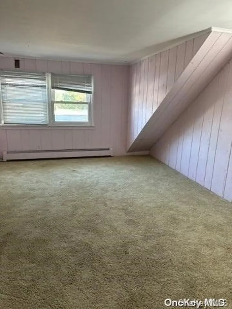 37 Gladstone Avenue West Islip NY 11795