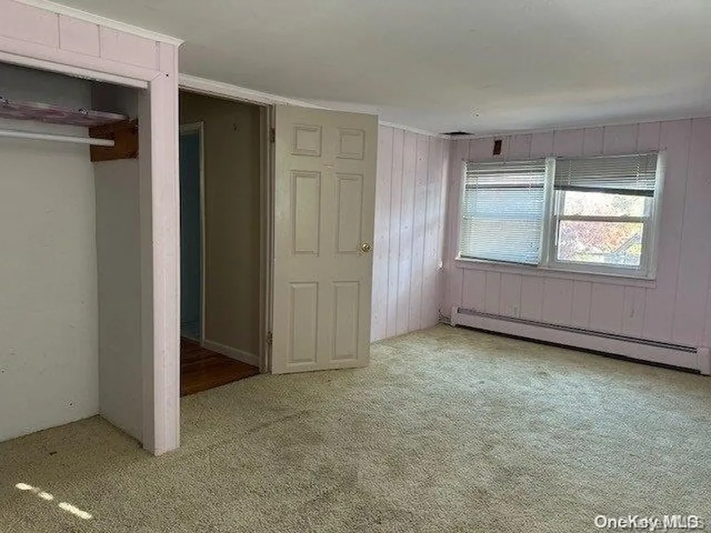 37 Gladstone Avenue West Islip NY 11795