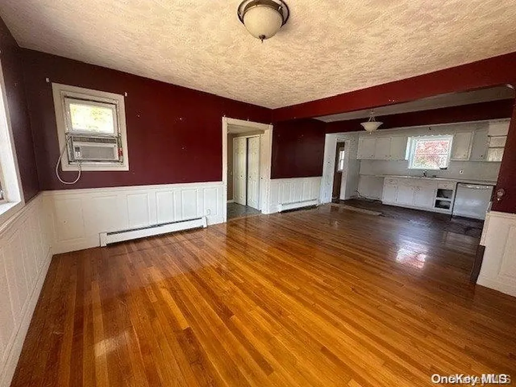 37 Gladstone Avenue West Islip NY 11795