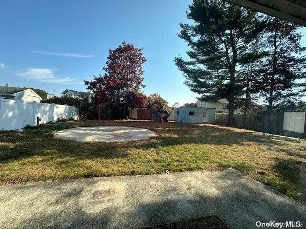 37 Gladstone Avenue West Islip NY 11795