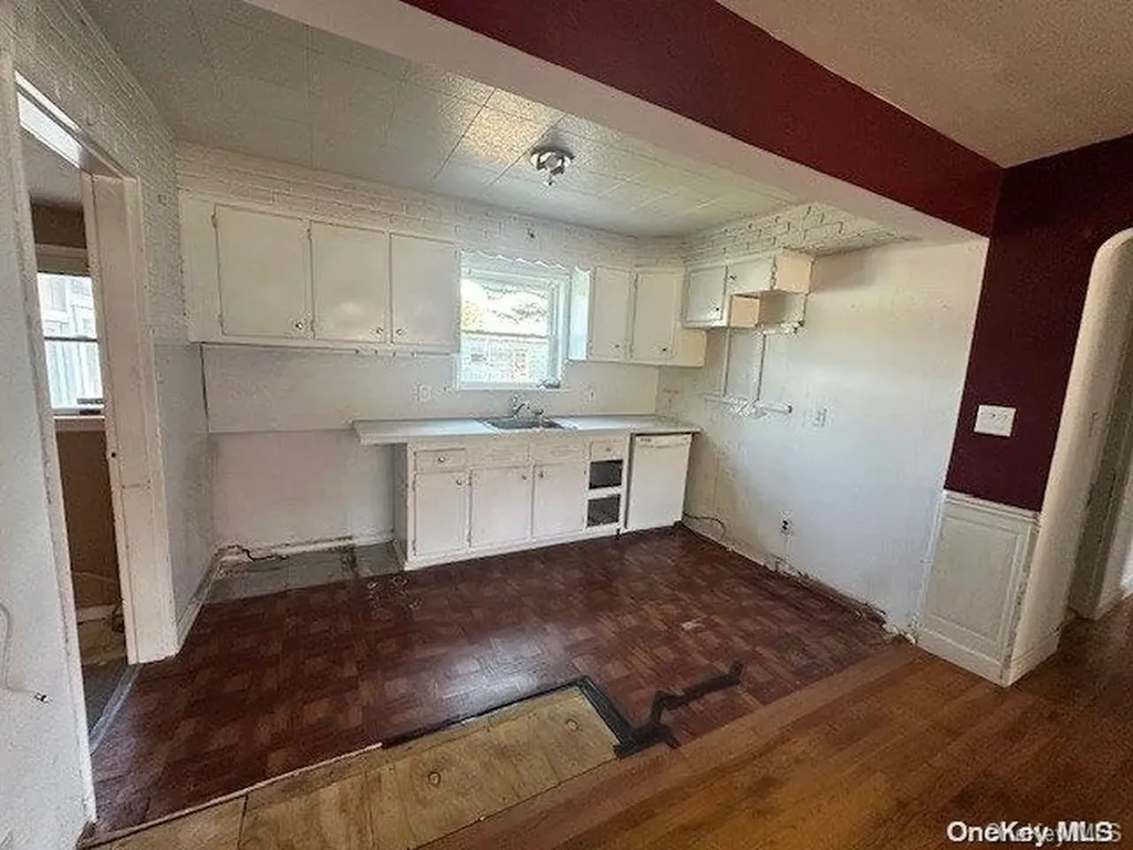 37 Gladstone Avenue West Islip NY 11795