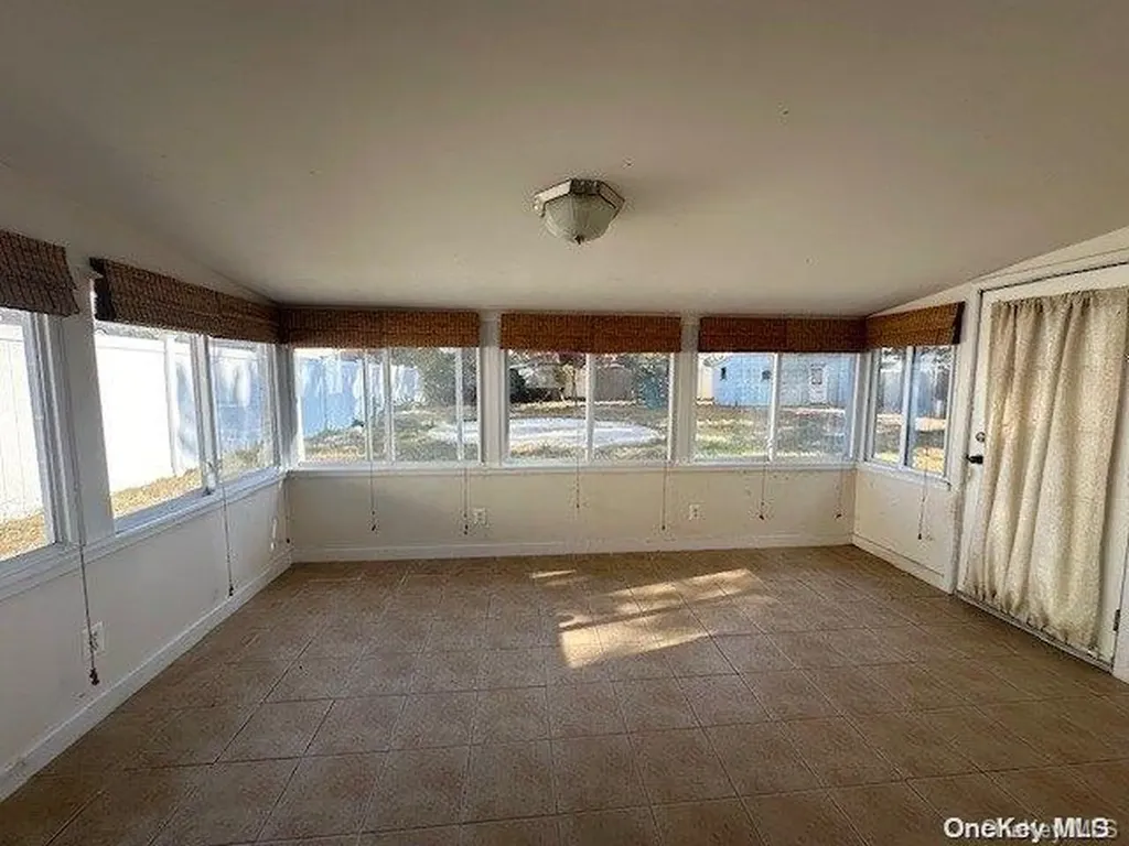 37 Gladstone Avenue West Islip NY 11795