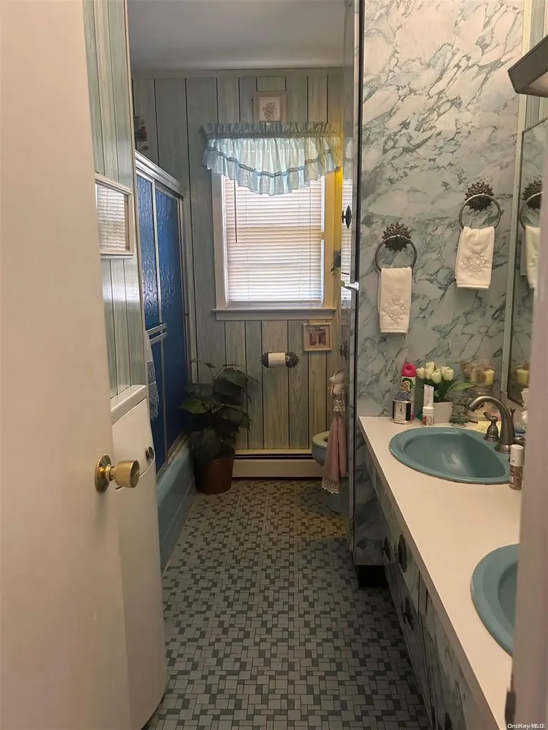 284 Irving Avenue Deer Park NY 11729