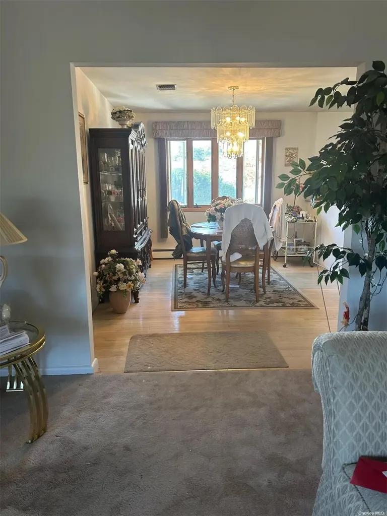 284 Irving Avenue Deer Park NY 11729