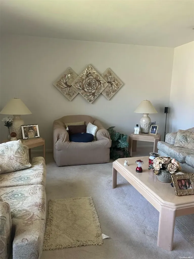 284 Irving Avenue Deer Park NY 11729
