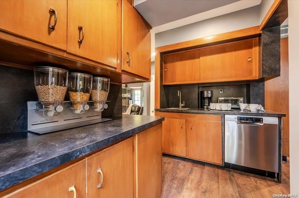 63 Wensley Drive Great Neck NY 11020