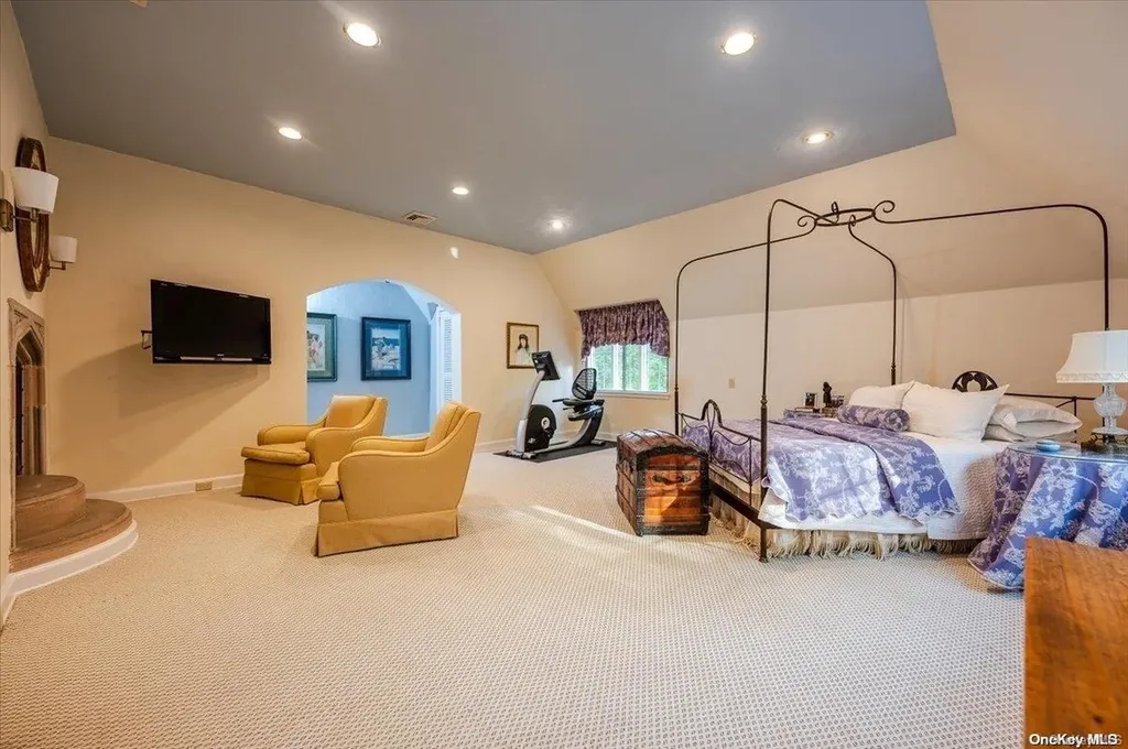 63 Wensley Drive Great Neck NY 11020
