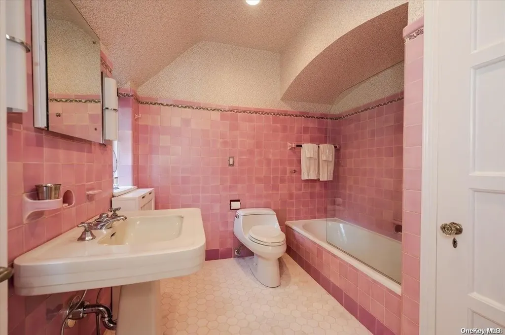 63 Wensley Drive Great Neck NY 11020
