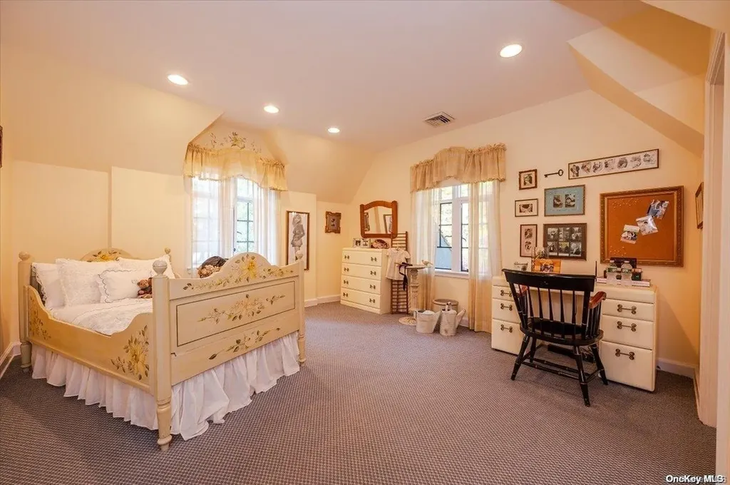 63 Wensley Drive Great Neck NY 11020
